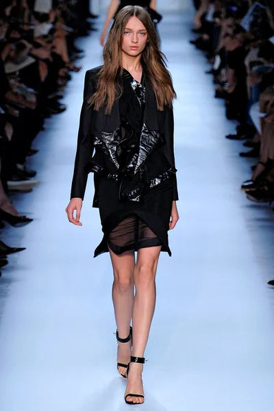 Look 10